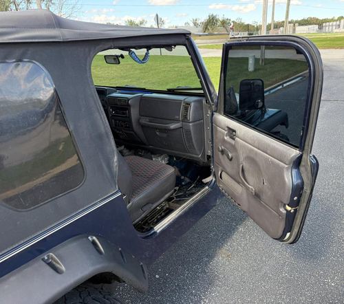 2000 Jeep Wrangler SE — photo 33