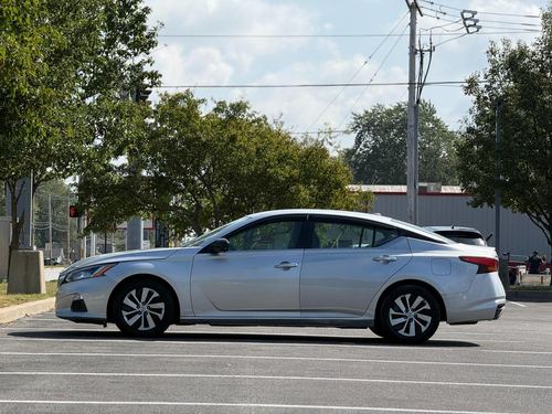 2020 Nissan Altima SR FWD — photo 13