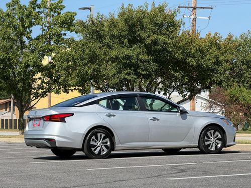 2020 Nissan Altima SR FWD — photo 9