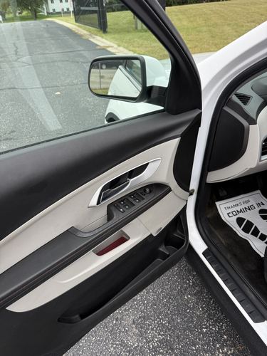 2010 Chevrolet Equinox LT — photo 28