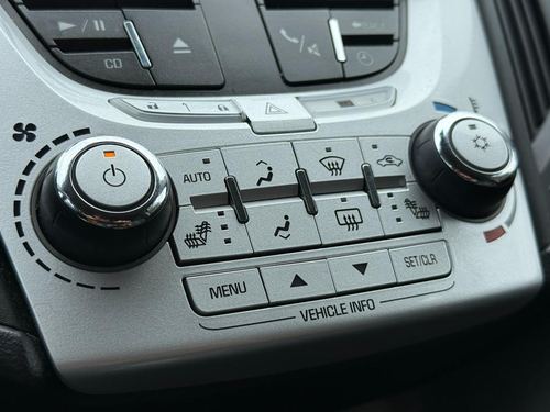 2011 Chevrolet Equinox LTZ — photo 26