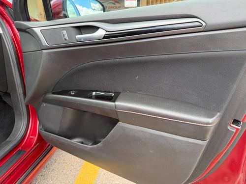 2016 Ford Fusion — photo 25