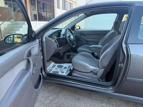 2002 Ford Focus — photo 17
