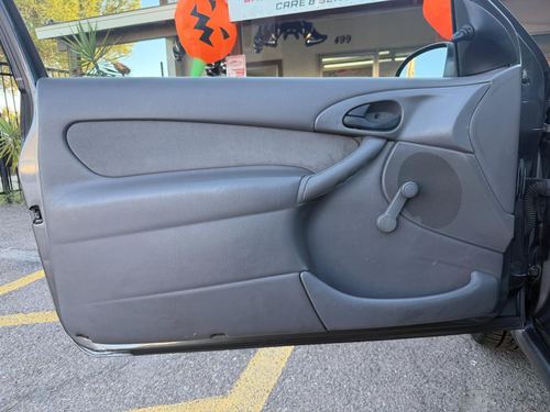 2002 Ford Focus — photo 18