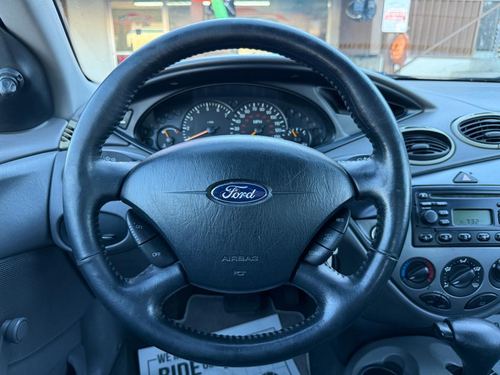 2002 Ford Focus — photo 21