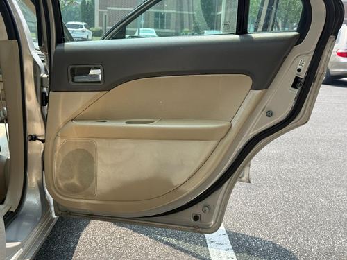2009 Ford Fusion SE — photo 32
