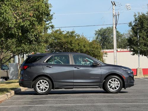 2022 Chevrolet Equinox LS — photo 6