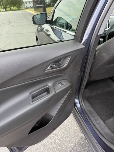 2018 Chevrolet Equinox LT — photo 31