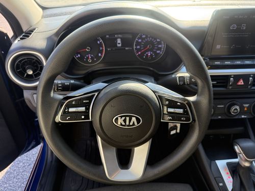 2023 Kia Forte — photo 17