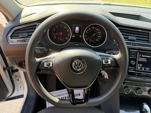 2020 VW Tiguan — photo 11