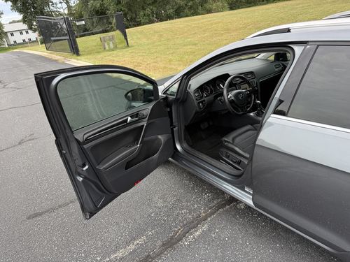 2017 VW Golf TSI SEL — photo 10