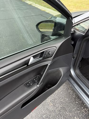 2017 VW Golf TSI SEL — photo 30