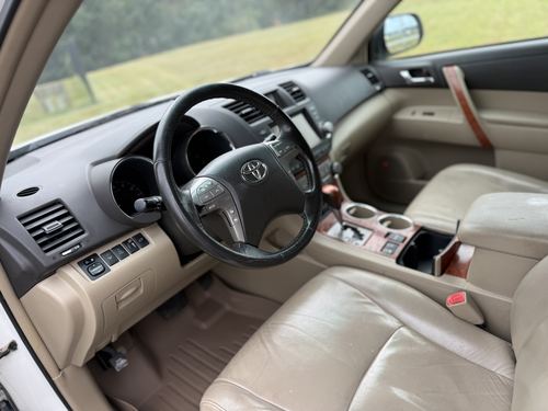 2010 Toyota Highlander Limited — photo 26