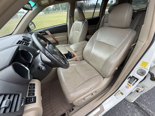 2010 Toyota Highlander Limited — photo 27