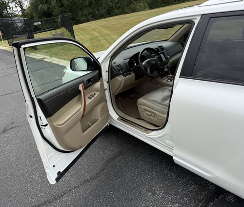 2010 Toyota Highlander Limited — photo 29