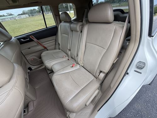 2010 Toyota Highlander Limited — photo 36