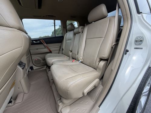 2010 Toyota Highlander Limited — photo 37