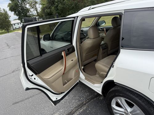 2010 Toyota Highlander Limited — photo 38