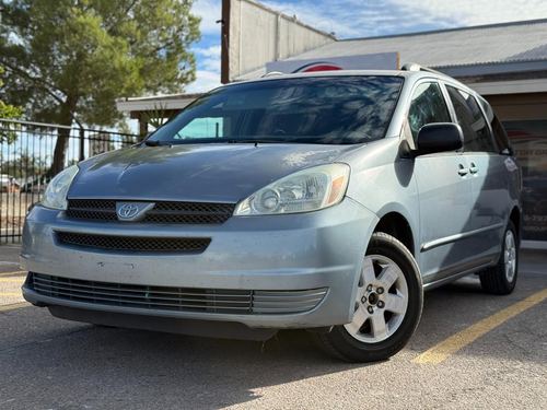 2004 Toyota Sienna LE — photo 2