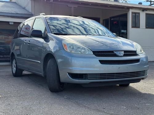 2004 Toyota Sienna LE — photo 5