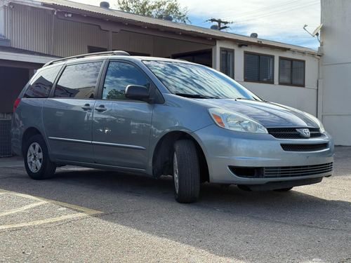 2004 Toyota Sienna LE — photo 4