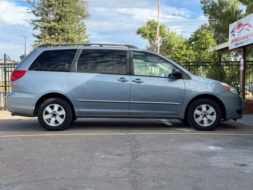 2004 Toyota Sienna LE — photo 6