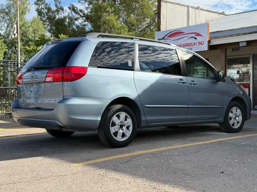 2004 Toyota Sienna LE — photo 7