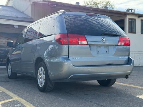 2004 Toyota Sienna LE — photo 11