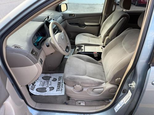 2004 Toyota Sienna LE — photo 18