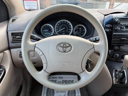 2004 Toyota Sienna LE — photo 13