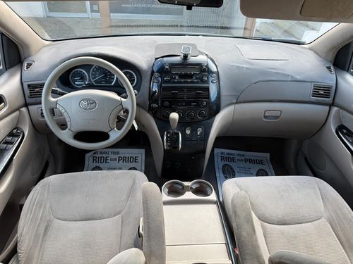 2004 Toyota Sienna LE — photo 14