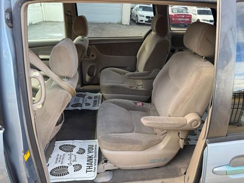 2004 Toyota Sienna LE — photo 22