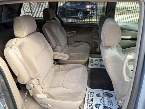 2004 Toyota Sienna LE — photo 23