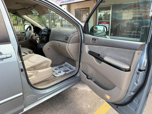 2004 Toyota Sienna LE — photo 29