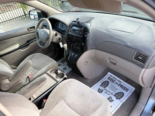 2004 Toyota Sienna LE — photo 15