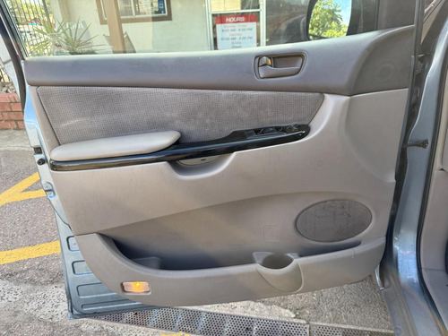 2004 Toyota Sienna LE — photo 26