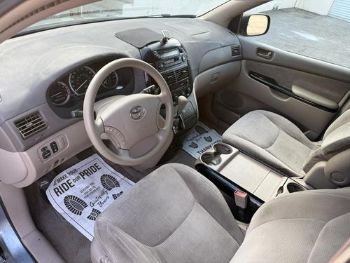 2004 Toyota Sienna LE — photo 19