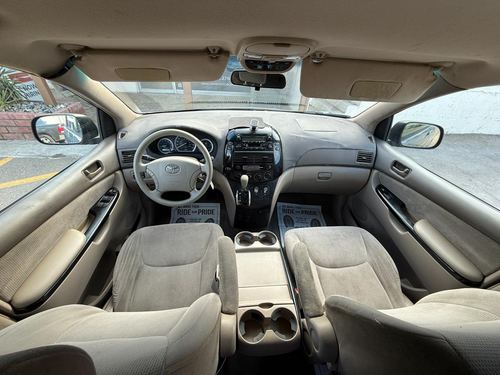 2004 Toyota Sienna LE — photo 17