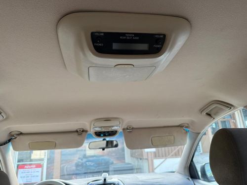 2004 Toyota Sienna LE — photo 28