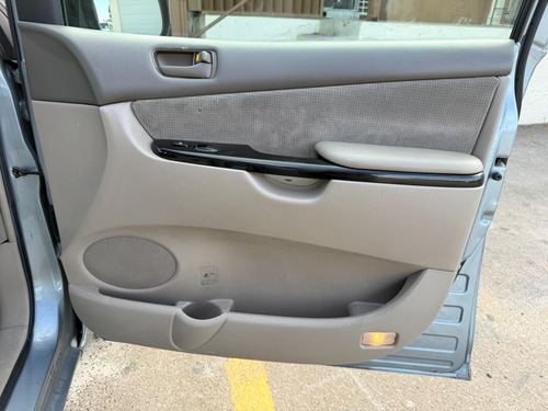 2004 Toyota Sienna LE — photo 27