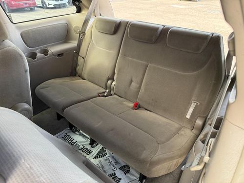 2004 Toyota Sienna LE — photo 24