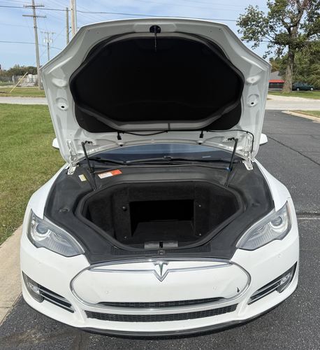2014 Tesla S85 — photo 37