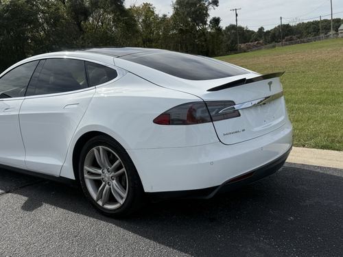 2014 Tesla S85 — photo 13
