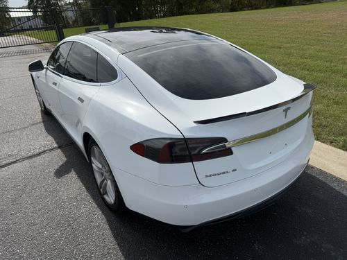 2014 Tesla S85 — photo 14
