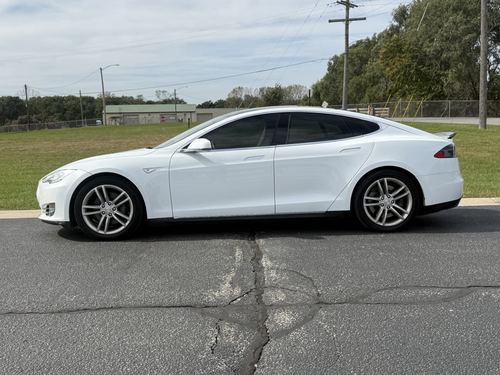 2014 Tesla S85 — photo 15