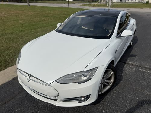 2014 Tesla S85 — photo 3