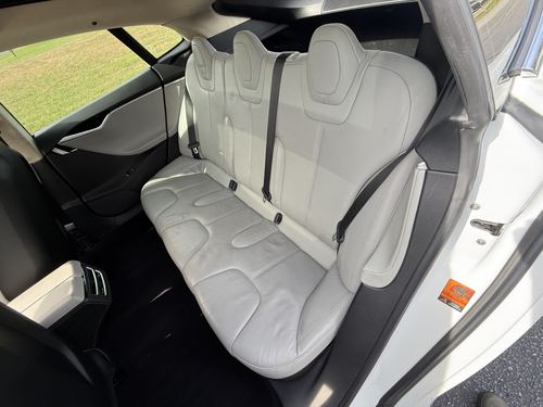 2014 Tesla S85 — photo 33