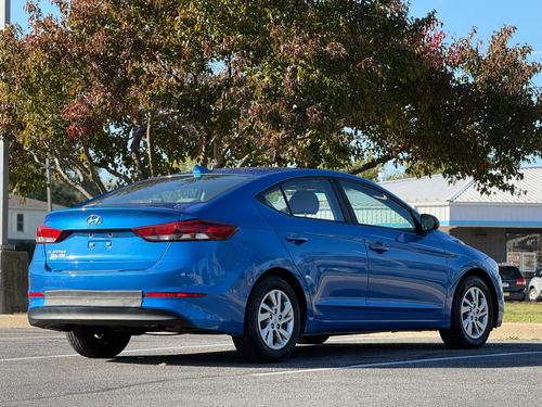 2017 Hyundai Elantra SE — photo 11