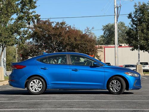 2017 Hyundai Elantra SE — photo 13