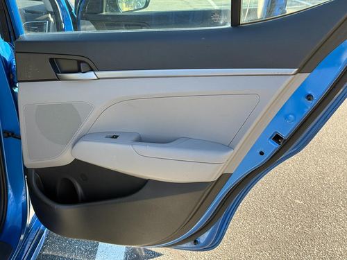 2017 Hyundai Elantra SE — photo 31